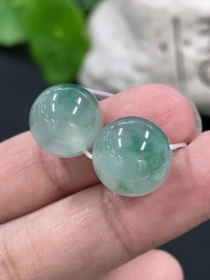 F42952647 翡翠珠子 最大卡12.4mm左右 货品总重约6.2g