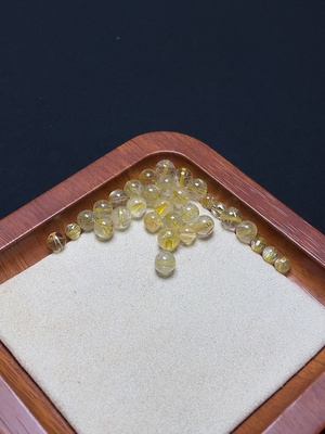 C46537906 水晶散珠 颜色成因未定 可见有机物 货品总重约8.3克 一手走20+