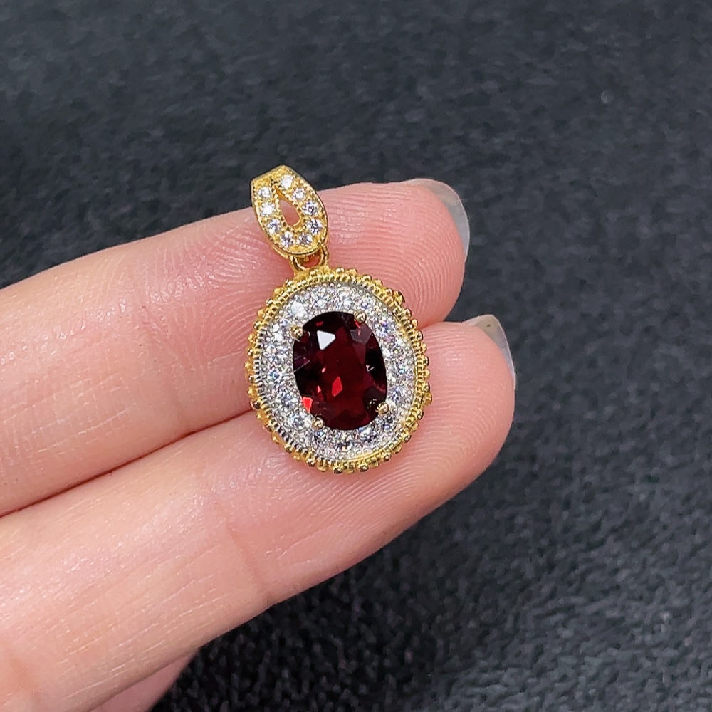 C34006229 Garnet pendant non-gold total weight approx. 2.10g