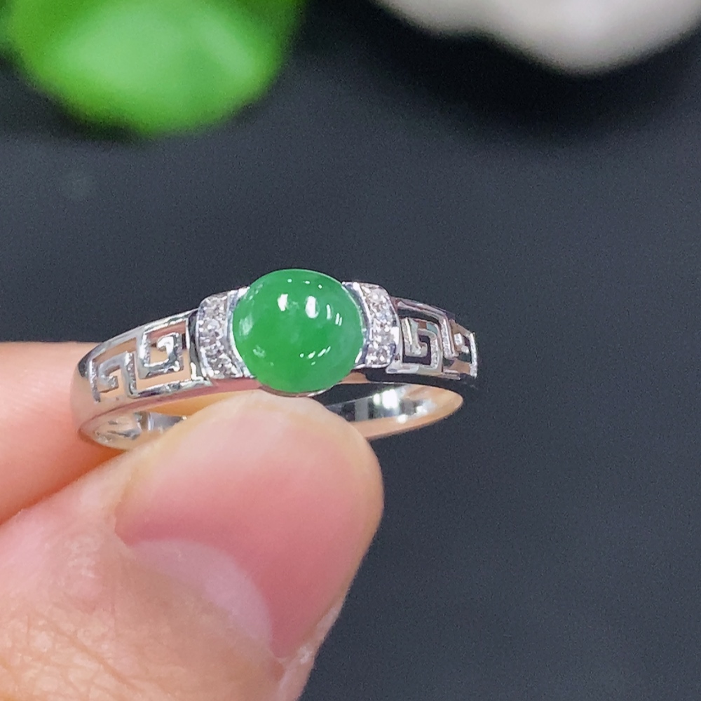 F26972734 Jadeite Cabochon Inlaid Ring 18K Gold Size 17 Total Weight Approx. 2.2g