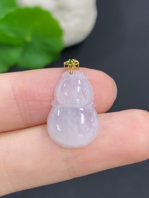 F41933928 翡翠葫芦挂件 18k金扣头 货品总重量约1.6克