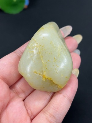 H42979102 和田玉 皮色成因未定 货品总重约95.6g