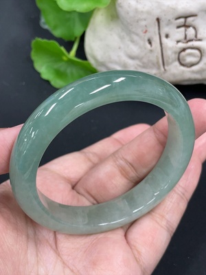 F42952723 翡翠正圈手镯 货品总重约53g 55.6圈口