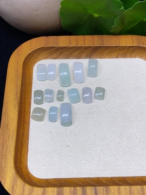 F45338219 翡翠马鞍 一手走 总重约6.15g
