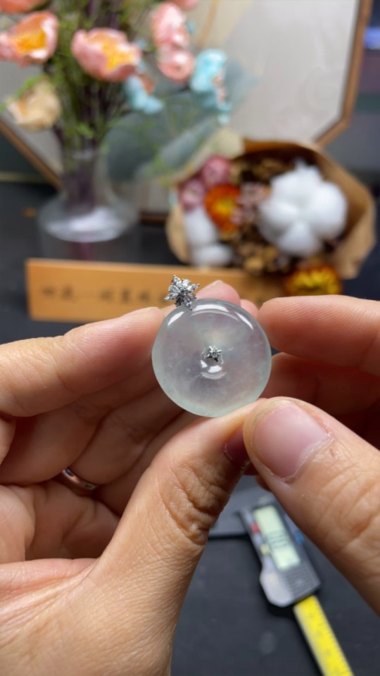 F30520492 Jadeite Peace Knot Pendant with 18K Gold Setting, Non-Diamond, Total Weight Approx. 6.97g