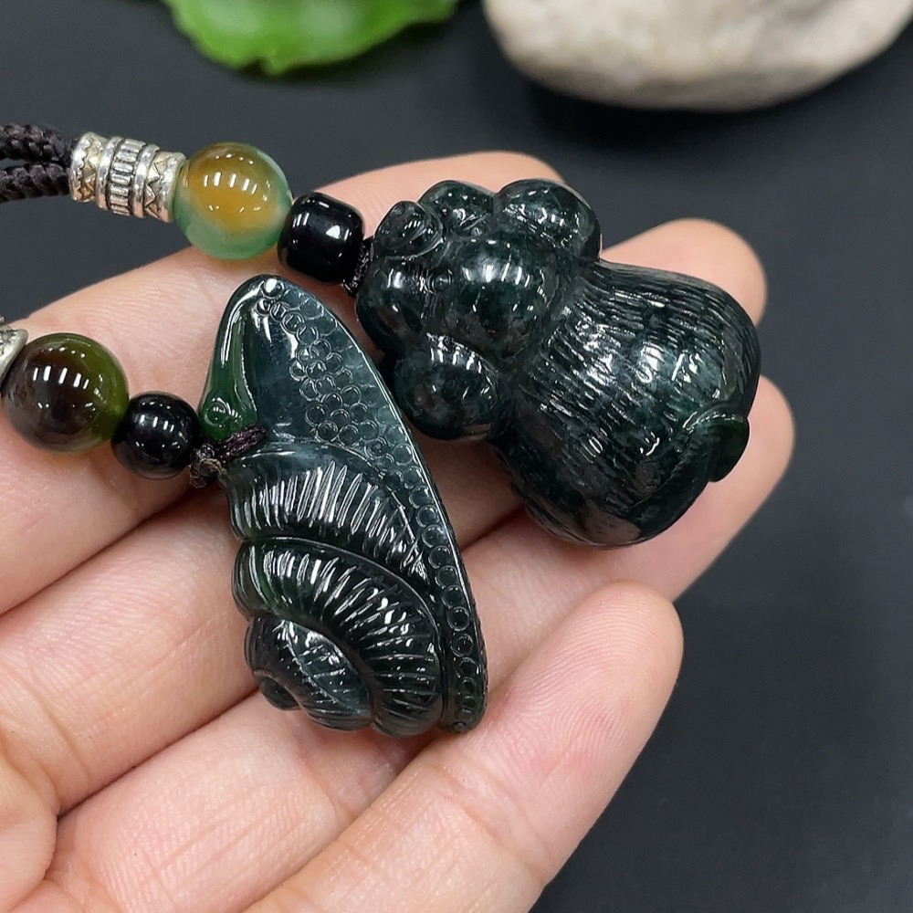 F19097913 Jadeite Snail/Pig Pendant Sell as a Lot