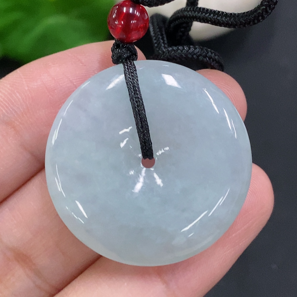 F33905351 Jadeite Safety Buckle, total weight including rope approx. 12.2g