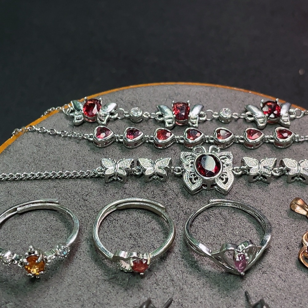 C34990011 Garnet Earrings + Pendant + Bracelet + Ring Adjustable Non-Gold Total Weight Approx. 23.17g Sell as a Lot