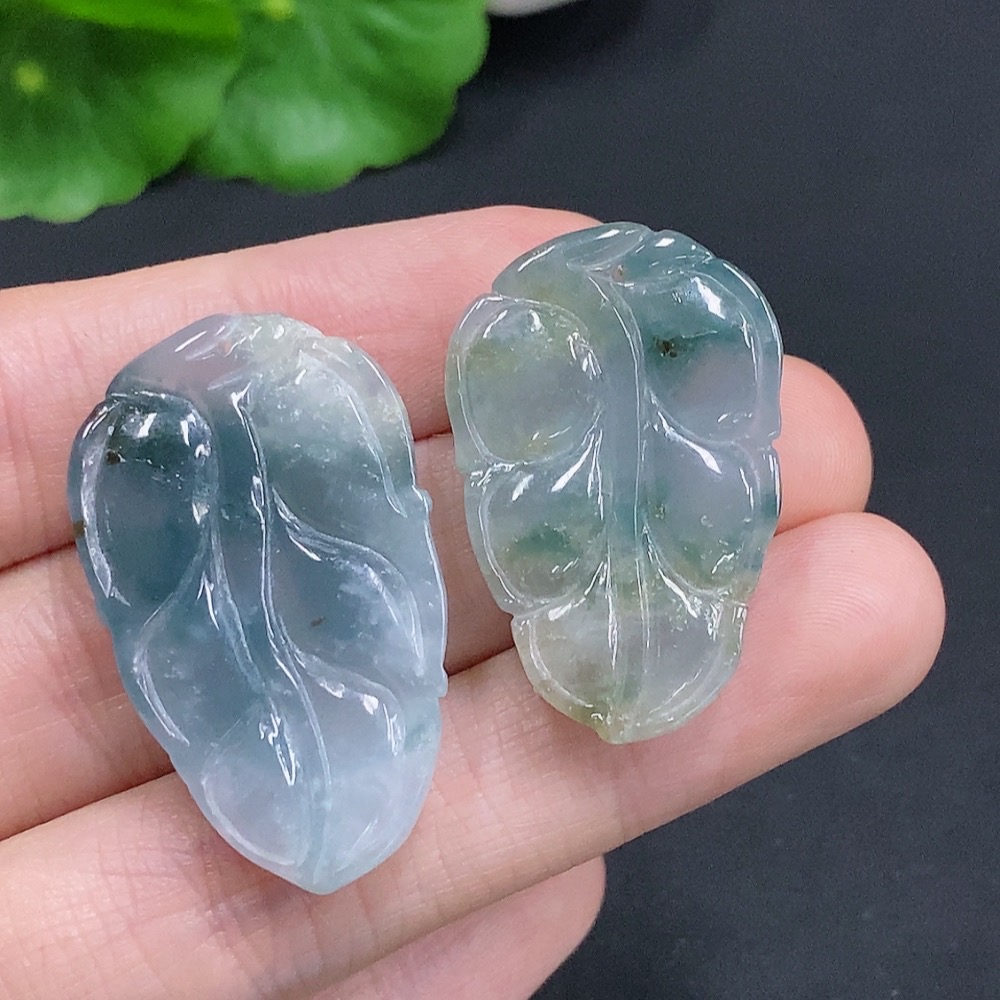 F31646340 Jadeite Leaf Pendant