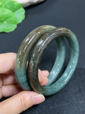 H46558951 和田玉正圈手镯 圈口56.1/55.8    货品总重约9..5g