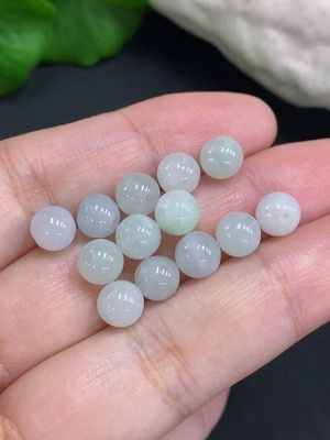F34071700 Jadeite Beads Sell as a Lot