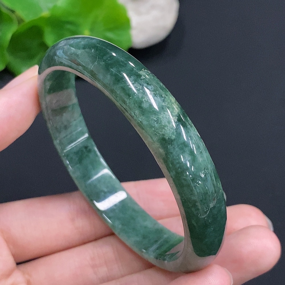 F30542980 Jadeite Round Bangle (Total Weight: Approx. 39.8g, Inner Diameter: 58)
