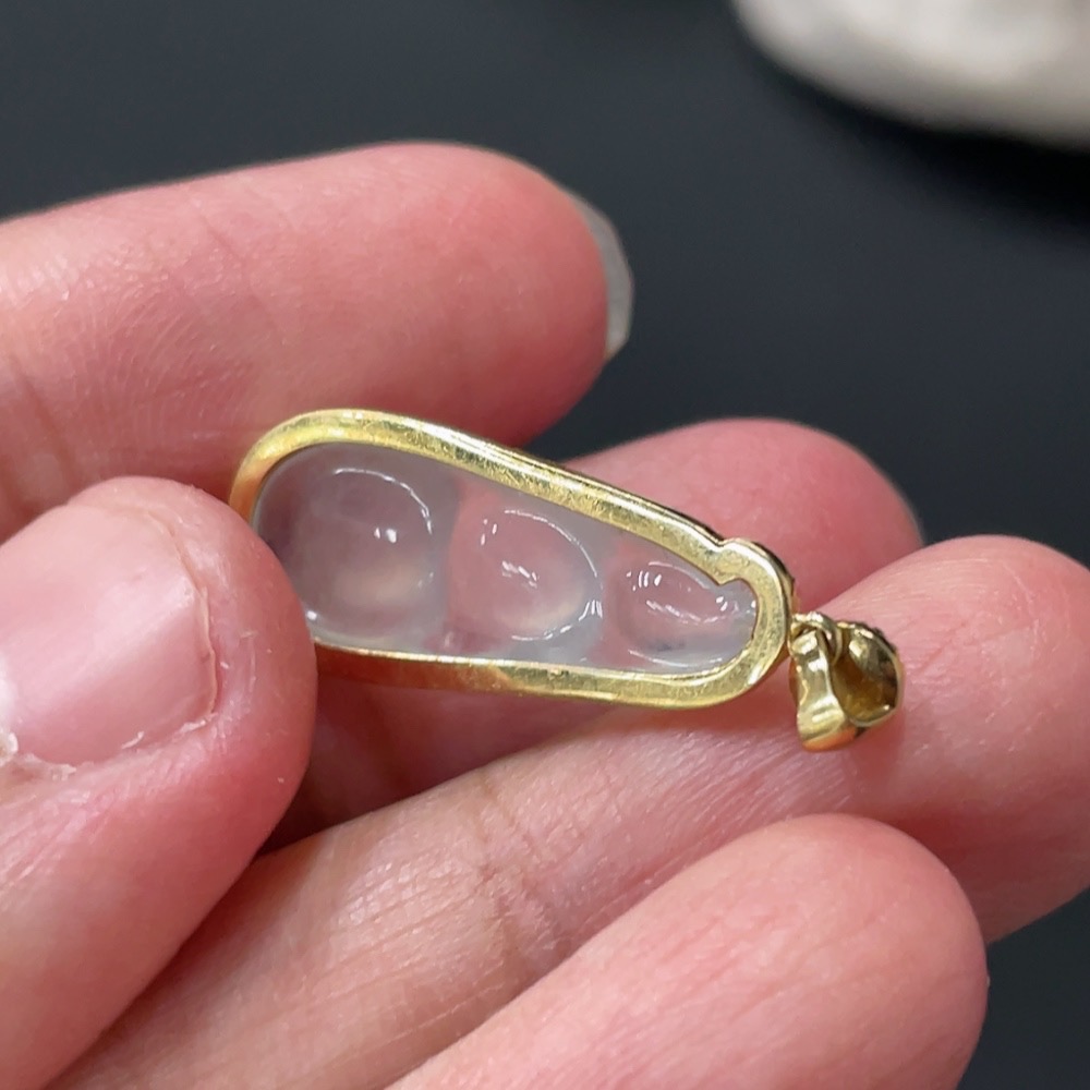 F30520074 Jadeite Lucky Bean Pendant Set in 18K Gold