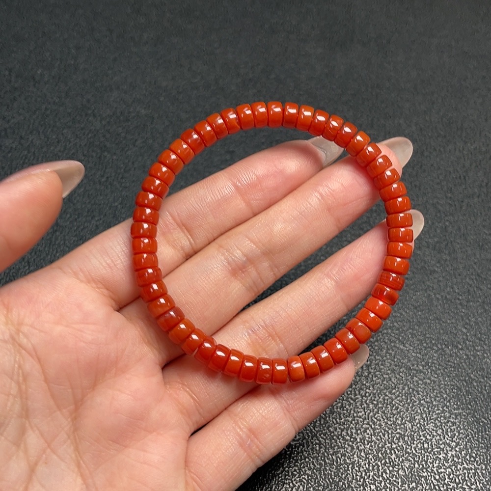 C34952383 South Red Agate Bracelet with Visible Organic Matter, Total Weight Approx. 11.95g, Bead Size ~5.9mm