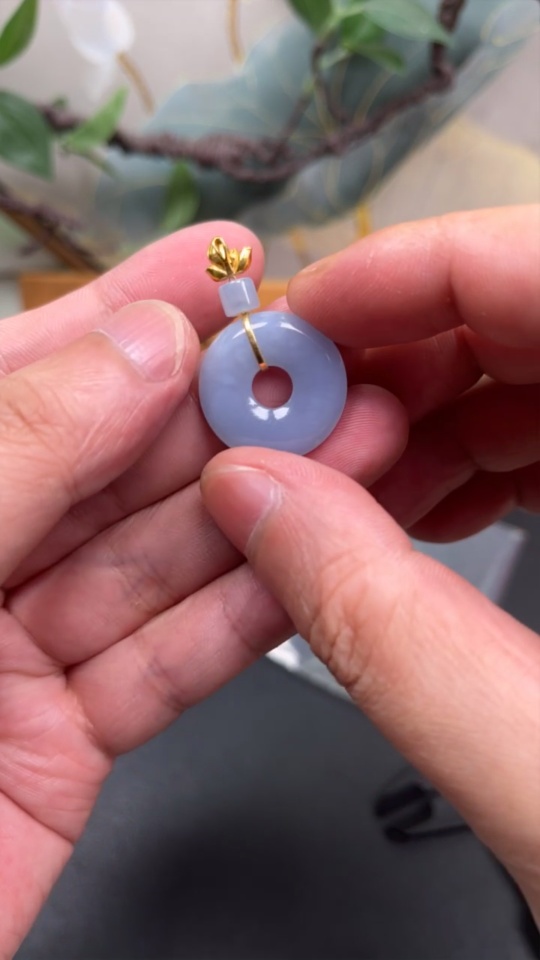 F33864716 Jadeite Pendant with 18K Clasp Total Weight Approx. 4.47g