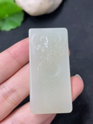 H46575269 和田玉挂件    仿古牌    货品总重约19g
