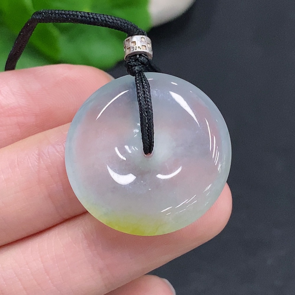 F33908119 Jadeite Peace Knot, total weight including cord approximately 10.3g