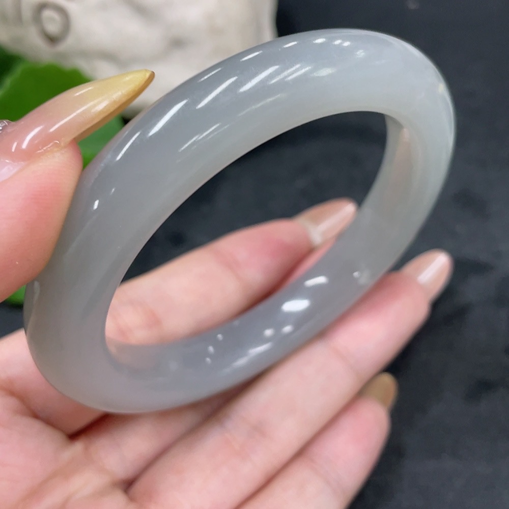 H32796591 Hetian Jade Round Bracelet Size 55.6 Total Weight Approx. 54.3g
