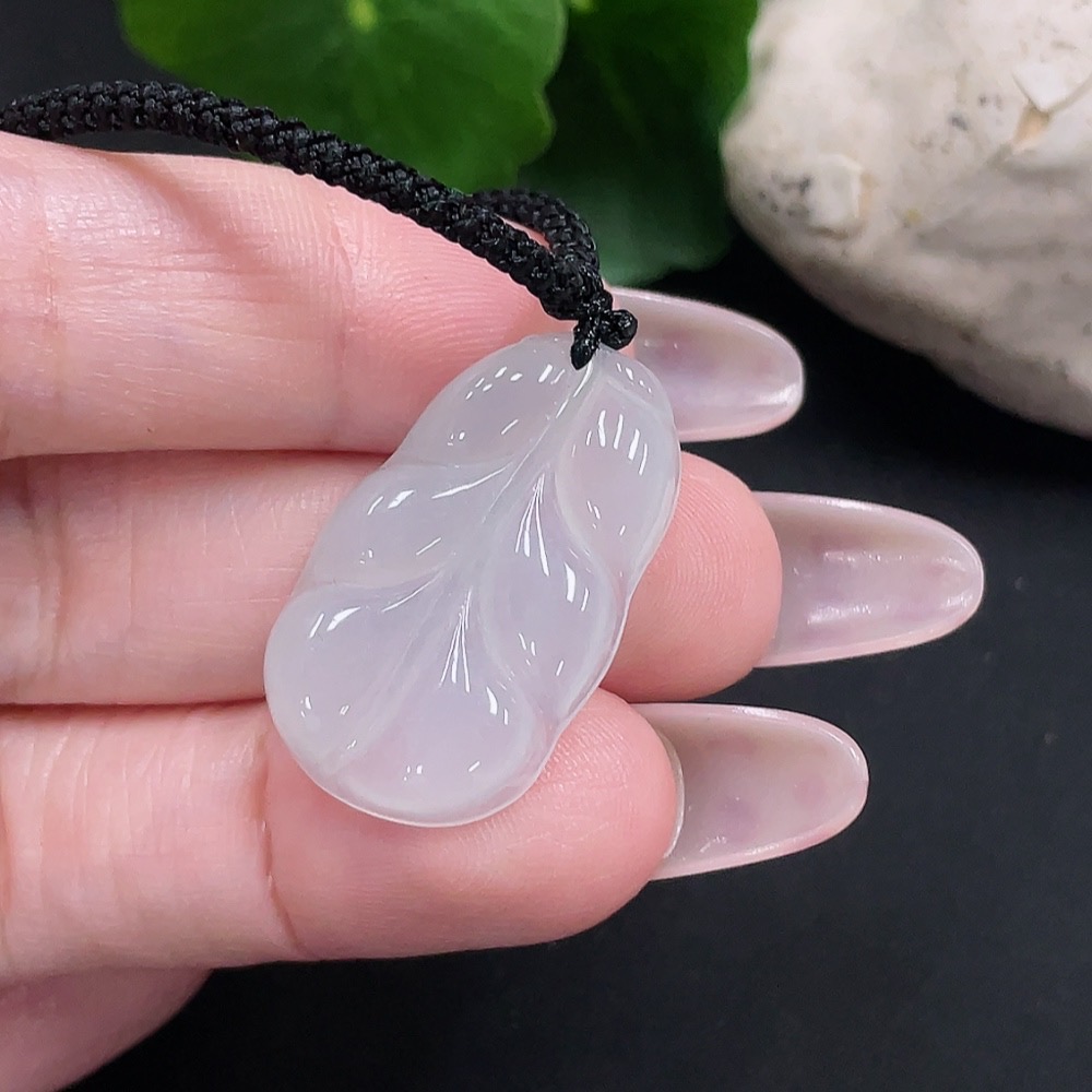 F34075639 Jadeite Leaf Pendant Total weight approx. 5.29g