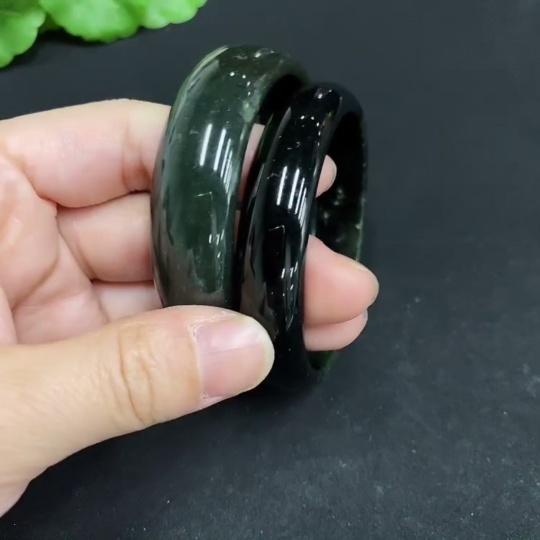 H34015074 Hetian Jade Round Bracelet Size 55.6/53.4 Total Weight Approx. 80.6g