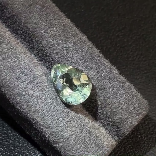 C24796034 Crystal Rough Stone Total Weight Approx. 7.58 Carats