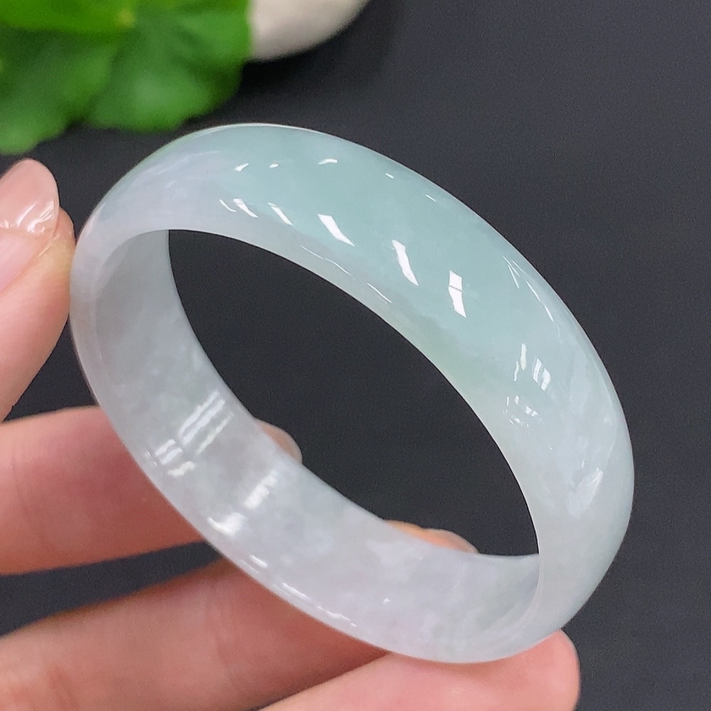 F29337141 Jadeite round bangle, total weight approximately 20.4g, size 46