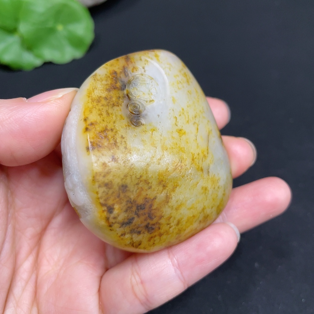 H35102518 Hetian Jade Seed Material Pendant - A Moment of Thought