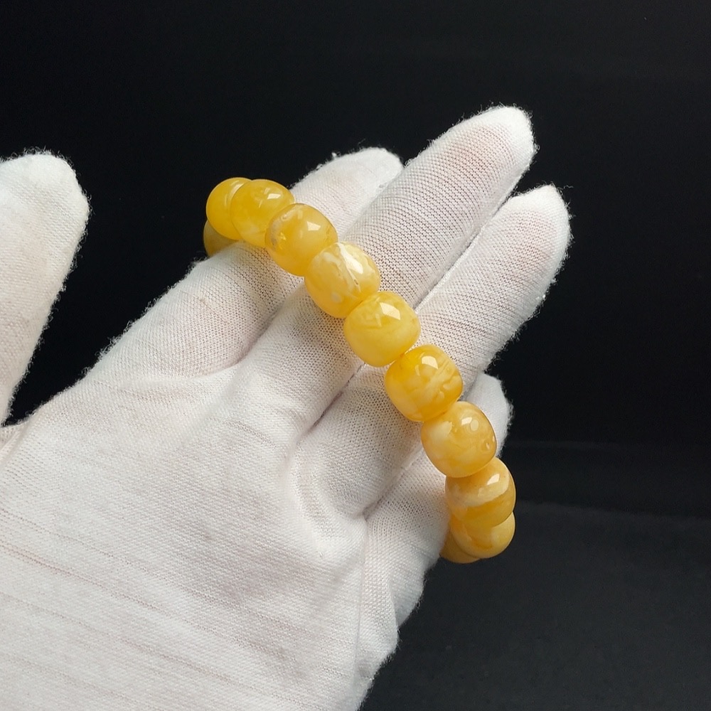 C26032758 Amber Beeswax Bracelet Approx. 12.5mm Total Weight Approx. 21.18g