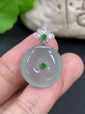 F46525976 翡翠平安扣挂件  18k金扣头 非钻 货品总重约3g