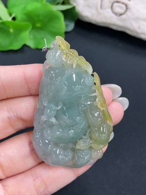 F41950193 翡翠挂件  货品总重约44.95g