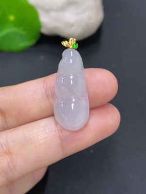 F46595414 翡翠福豆挂件 18k金扣头 货品总重量约3克