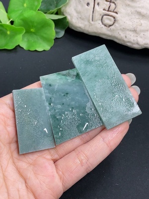 F41950261 翡翠挂件 一手走 毛货