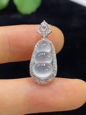 F34974227 Jadeite Auspicious Bean Pendant Set in 18k Gold with Diamond Accents, Total Weight Approximately 2.3g