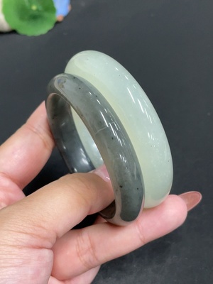 H34005933 Xiuyu (Serpentine Jade) Round Bracelet