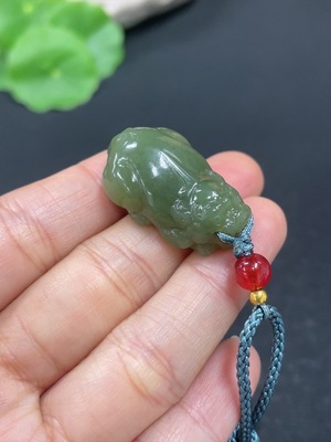 H42954704 和田玉挂件  貔貅  货品总重约（含绳）10.8g