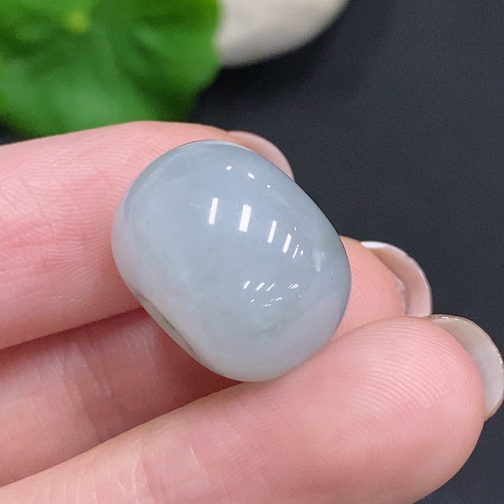 F34003064 Jadeite barrel beads, total weight approximately 8.3 grams