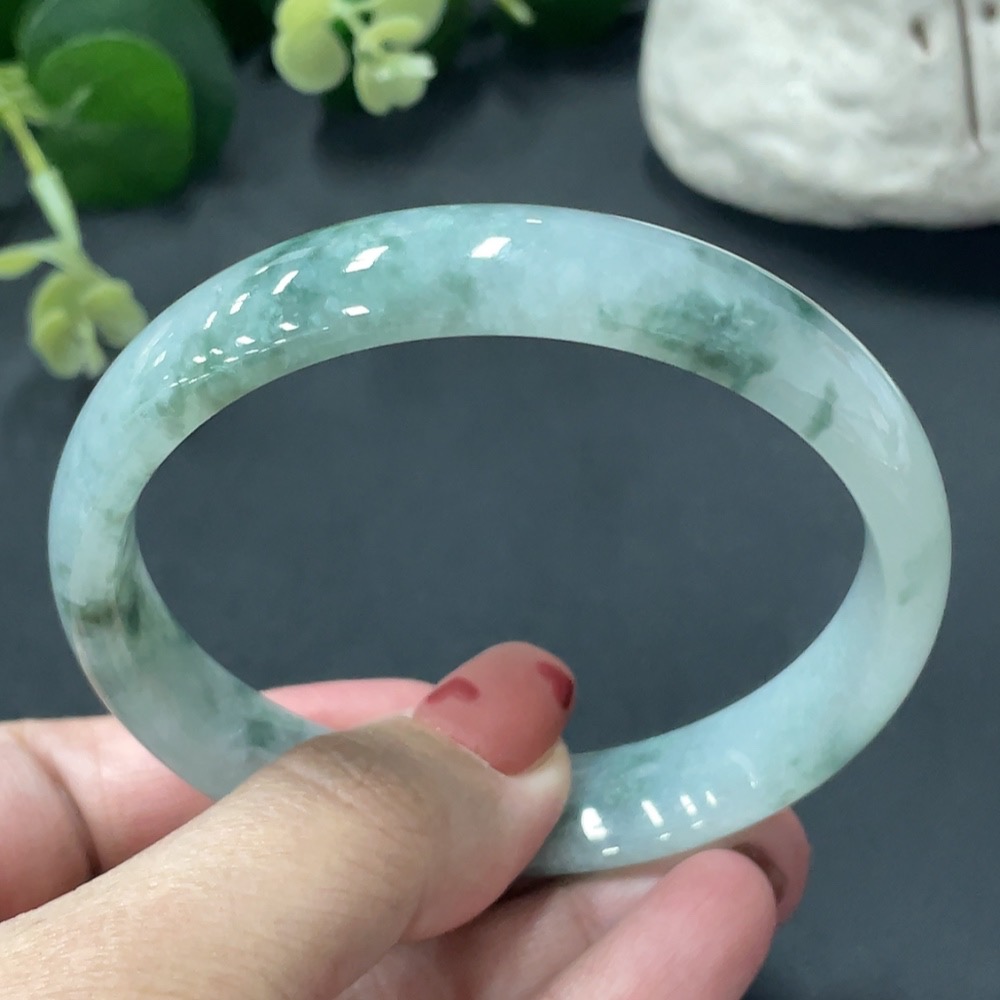 F13445348 Jadeite Regular Bangle 59.5 Loop Size
