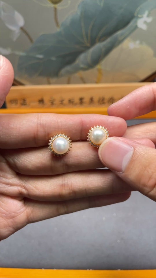 C42044860 Seawater Pearl Earrings with Non-Natural Accent Stones, Non-Gold, Total Weight Approx. 3.15g, Size About 7.8mm