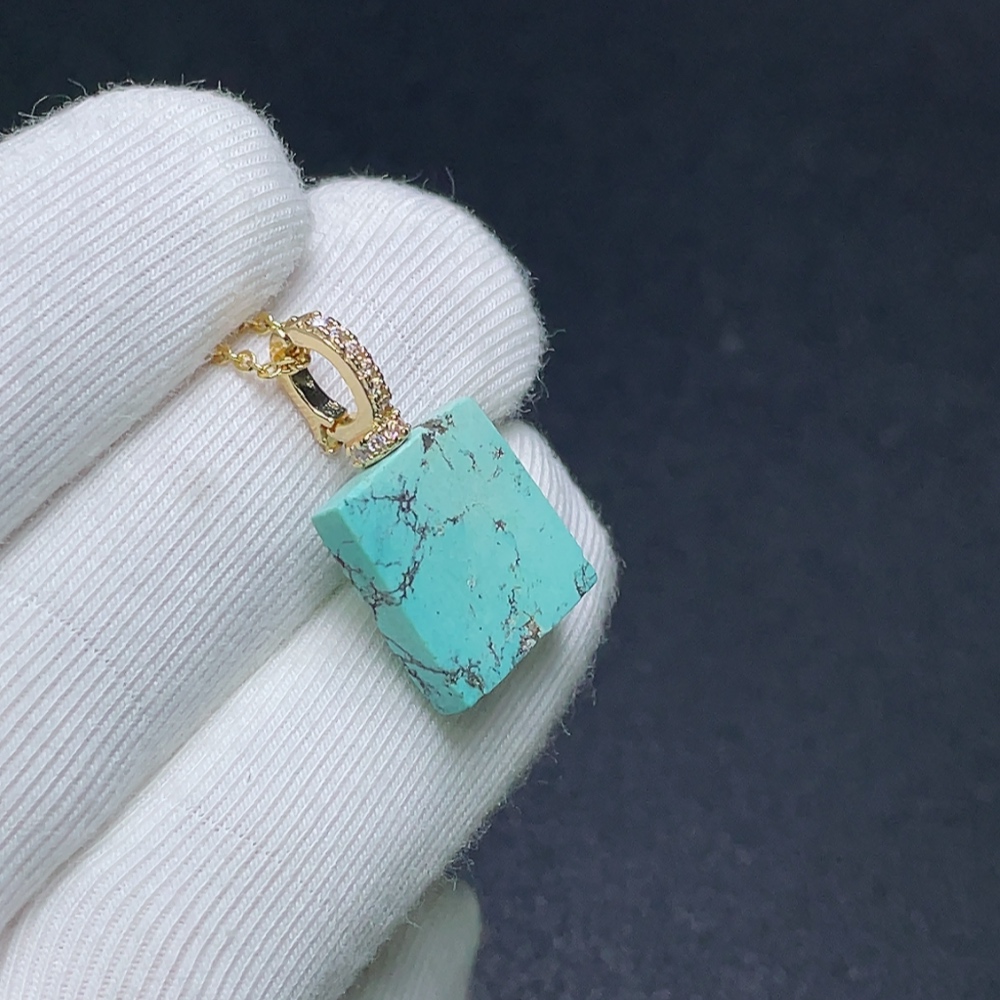 C28300669 Turquoise Pendant with Other Mineral Components, Non-Gold, Total Weight Approximately 4.36g Including Chain