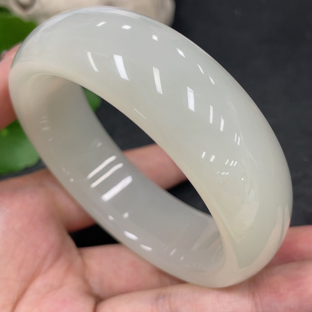 H32798056 Hetian Jade Round Bracelet Size 59.6 Total Weight Approx. 93.3g