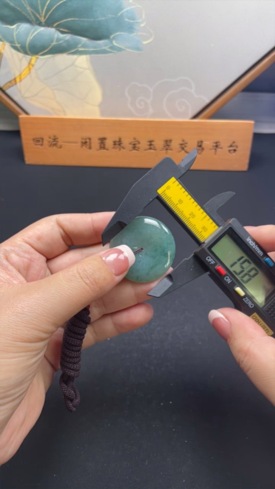 F28271430 Jadeite Safety Buckle with a total product weight of approximately 20.6 grams (including rope weight)