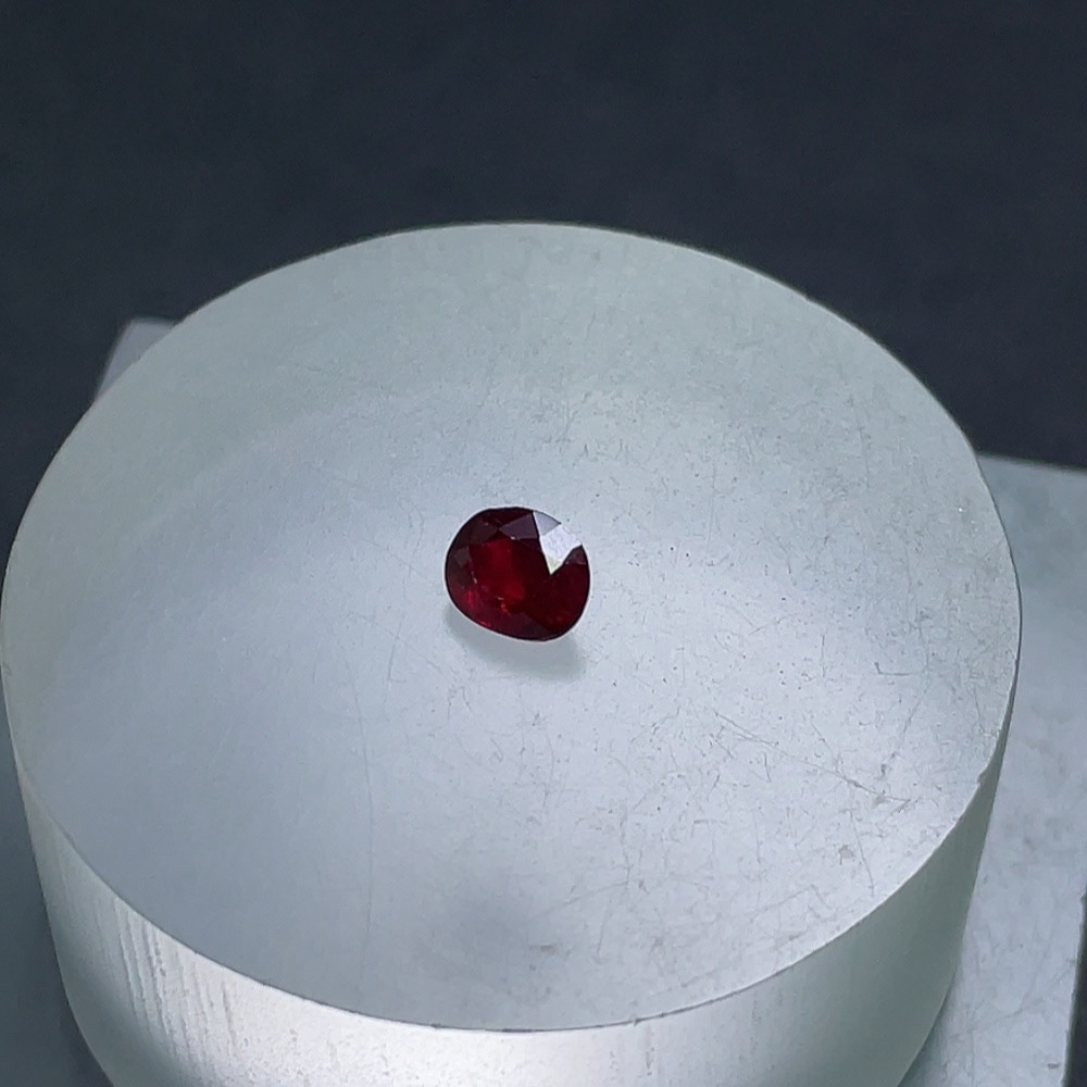 C28221051 Ruby Rough Stone Total Weight Approx. 0.95ct GILDCERT: No Heat Pigeon Blood Red Vivid to Deep Red*
