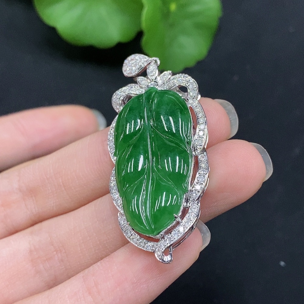 F28280469 Jadeite Leaf Inlay Pendant 18K Gold Total Weight Approx.10.69g With Diamond Accents