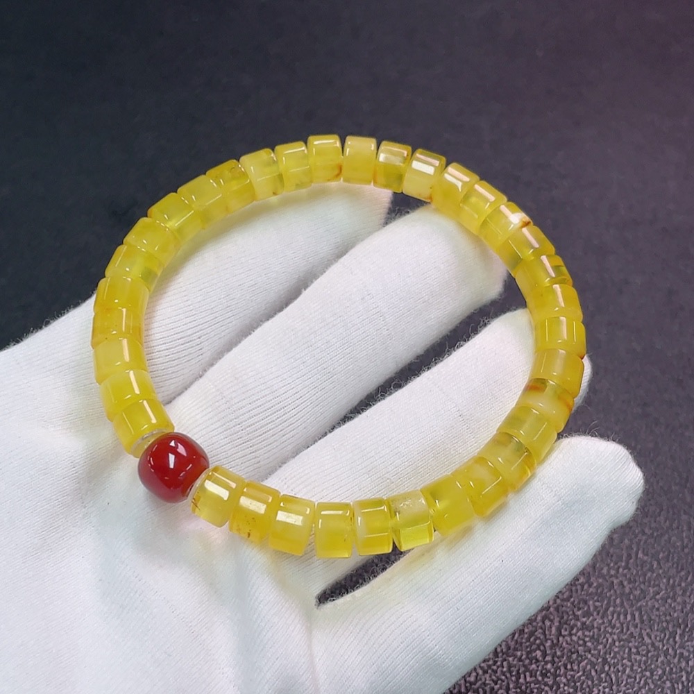 C33852072 Amber Beeswax Bracelet with Non-Natural Accent Stones, Total Weight Approx. 10.31g, Size About 7.6mm