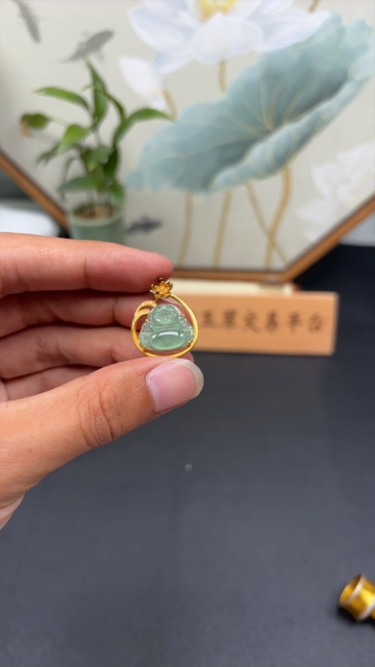 F33829565 Jadeite Inlaid Buddha Pendant with 18K Gold Main Body and Non-Gold Chain, Total Weight Approximately 4.17g Including Chain