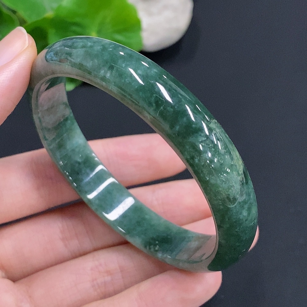 F30542980 Jadeite Round Bangle (Total Weight: Approx. 39.8g, Inner Diameter: 58)