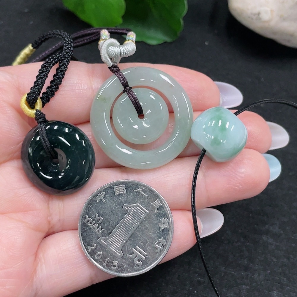 F33873101 Jadeite Pendants Sell as a Lot