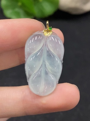 F34028906 Jadeite Leaf Pendant in 18K Gold, Total Weight Approx. 3.37g