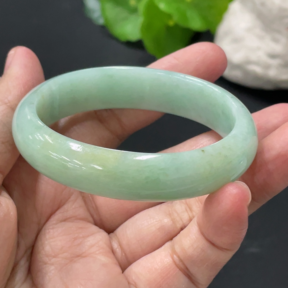 F32821359 Jadeite Concubine Bracelet 38.39g 52.3/44.3 Size