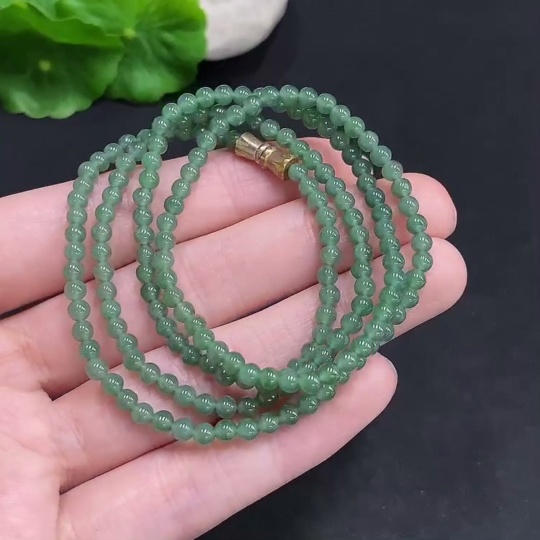 F35123960 Jadeite bead necklace, non-gold inlaid, total weight approximately 13.1g, bead size about 3.3mm